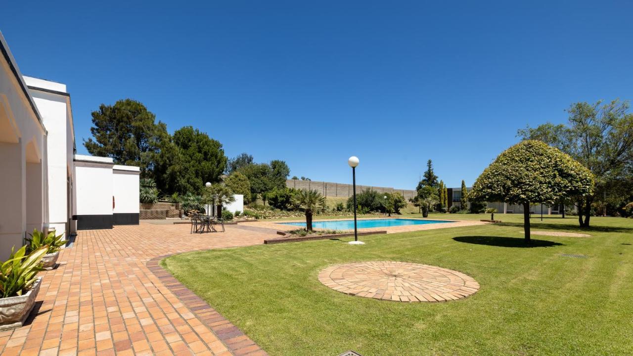 African Sky Harrismith Inn Exterior photo